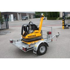 Aanhangwagen met lier t.b.v. trilplaat