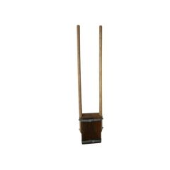 Bandenstamper met houten benen